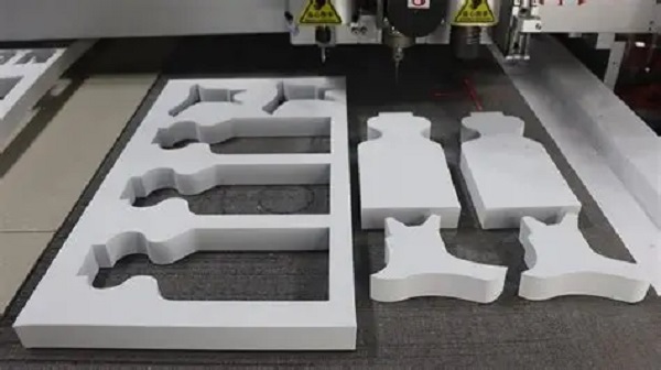 ¿Cómo se usa el corte CNC para embalajes de plástico y espuma?