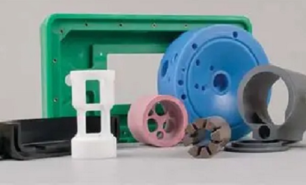 ¿Cómo se fabrican los objetos de plástico? 12 métodos explicados por expertos