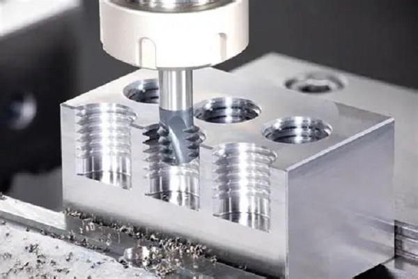 Descubre cómo el fresado de roscas puede transformar tu producción