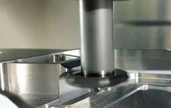 ¿Qué es el Mecanizado de Bajorelieve y Cómo Puede Transformar Sus Piezas CNC?