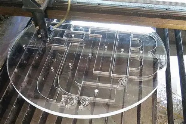 Acrílico a medida: ¿La mejor opción para tus proyectos de corte de precisión?