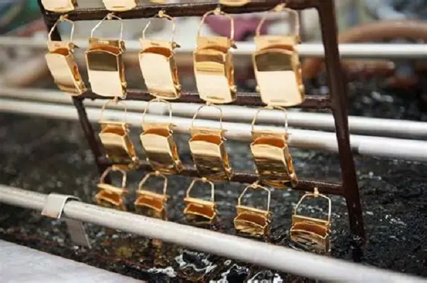 ¿Es el chapado electrolítico la solución para mejorar sus piezas?