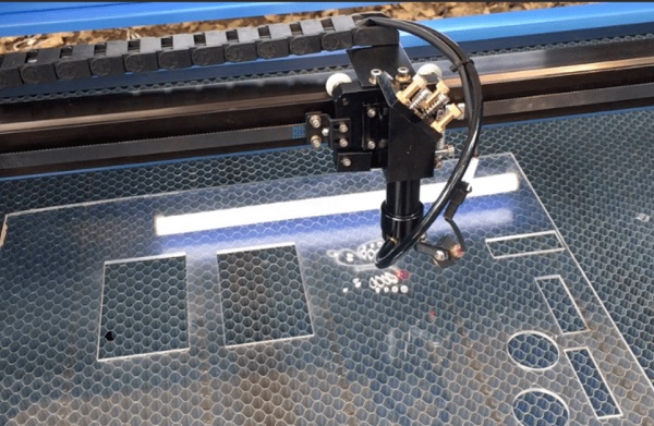 Corte por láser de policarbonato: ¿Es la mejor opción para tus proyectos?