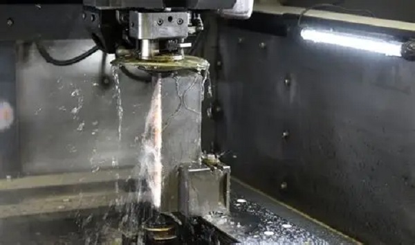 Servicios de Electroerosión por Penetración (Sinker EDM): Guía Completa para la Manufactura de Precisión